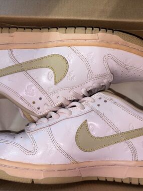 Nike Women's Low-Top Sneakers in Pale Pink with Cream Swoosh
